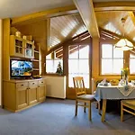 Gaestehaus Alpina شقة