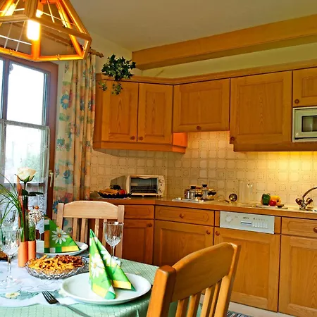 Gaestehaus Alpina Apartamento *